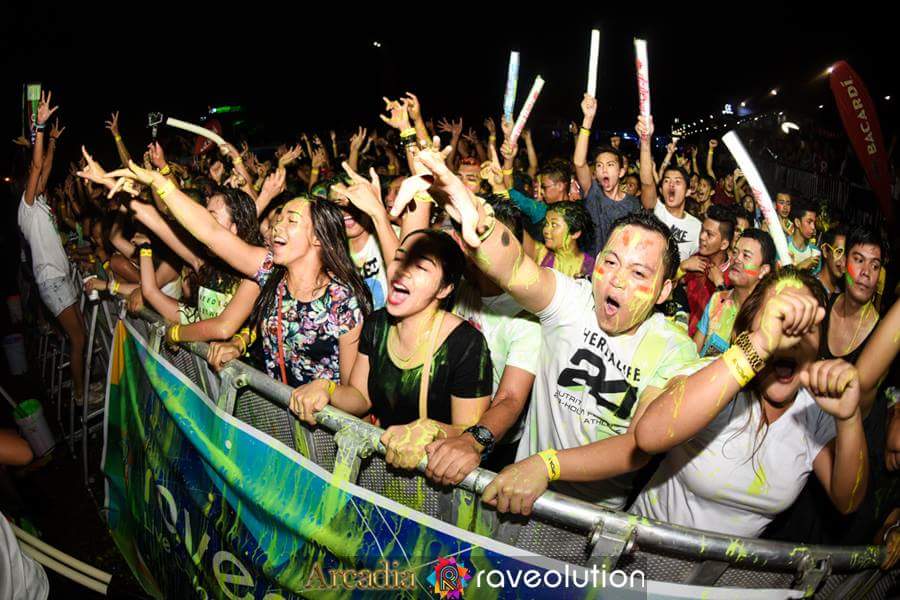 Raveolutionph's tweet photo. That moment when the whole crowd sings the same song. #RaveolutionPh #RaveolutionOnTour #EDMmoments #ravelife https://t.co/uAsvKB0wI3