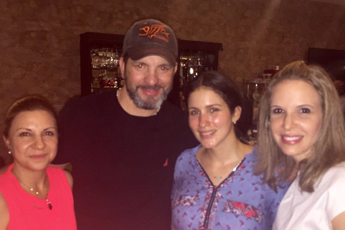 #QueTalSiTeDigo que <a href="/g_ferrufino/">Guillermo Ferrufino</a> No salió vencido, sino fortalecido, y en los ojos de su esposa el brillo del amor probado en batalla.