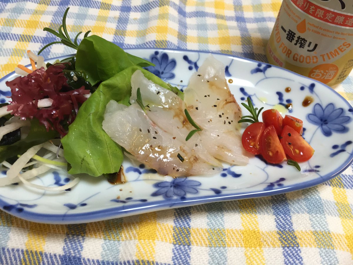 みき 真鯛のカルパッチョ やっとできた けども スーパーのディル フレッツハーブって書いてあるのに全然フレッシュじゃなかった T T から 庭から取ってきたローズマリーで代用しちゃった ゞ 今度はディルで作るね 智くん バルサミコ酢と みき 真鯛のカルパッチョ やっとできた けども スーパーのディル フレッツハーブって書いてあるのに全然フレッシュじゃなかった T T から 庭から取ってきたローズマリーで代用しちゃった ゞ 今度はディルで作るね 智くん バルサミコ酢と