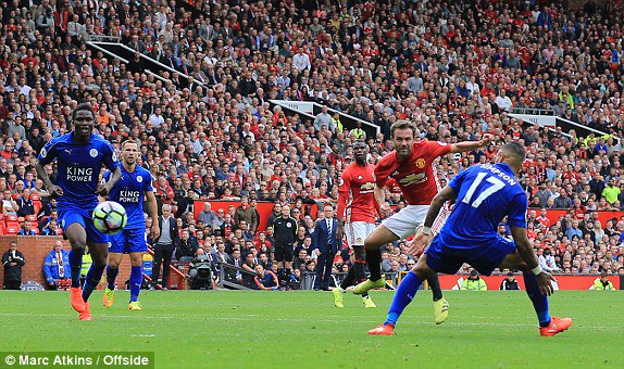 MUFCpics's tweet photo. #JuanMata adds a second for #MUFC against #LeicesterCity in the @premierleague. https://t.co/LMnbI0tJDr