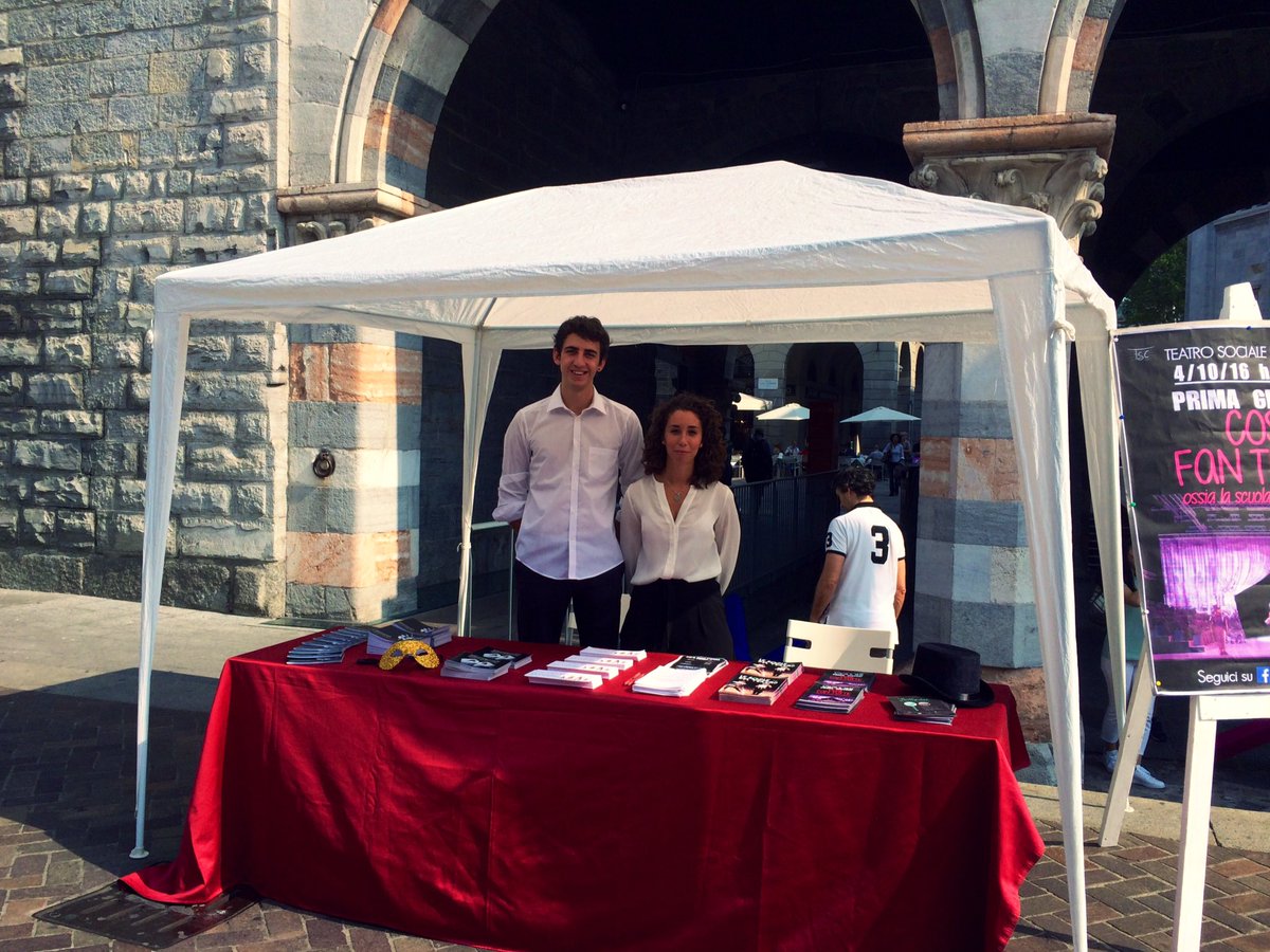 TeatroSociale's tweet image. Vi aspettiamo in #PiazzaDuomo fino alle 18 con tutte le info sulla #Stagione2016/17, sulla #PrimaGiovani e sulle Scuole del @TeatroSociale!