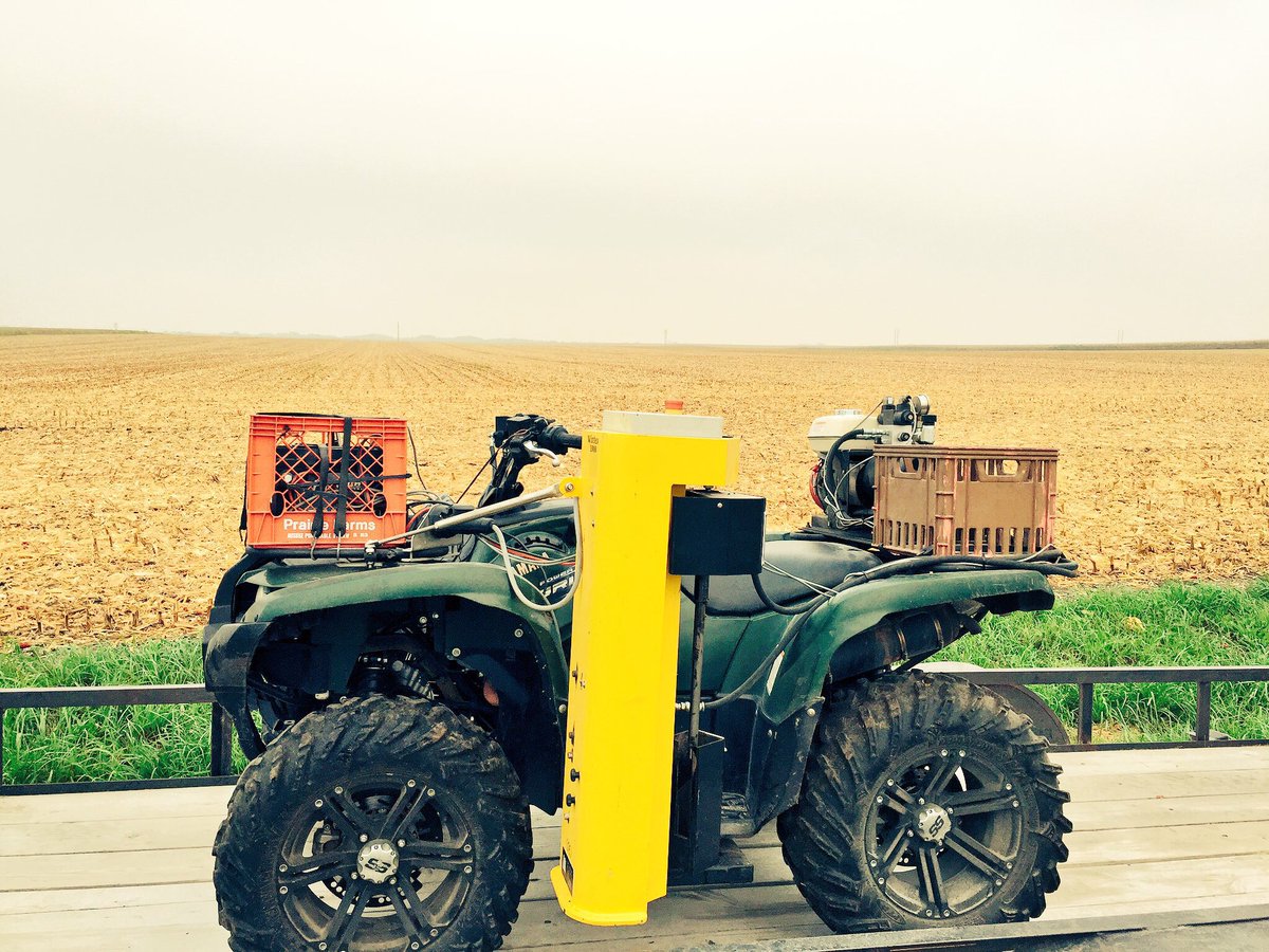 NathanHodel's tweet image. Soggy morning but was still able to get some sampling done ahead of the tillage boys. #kiebro #harvest16 #dirtnerd