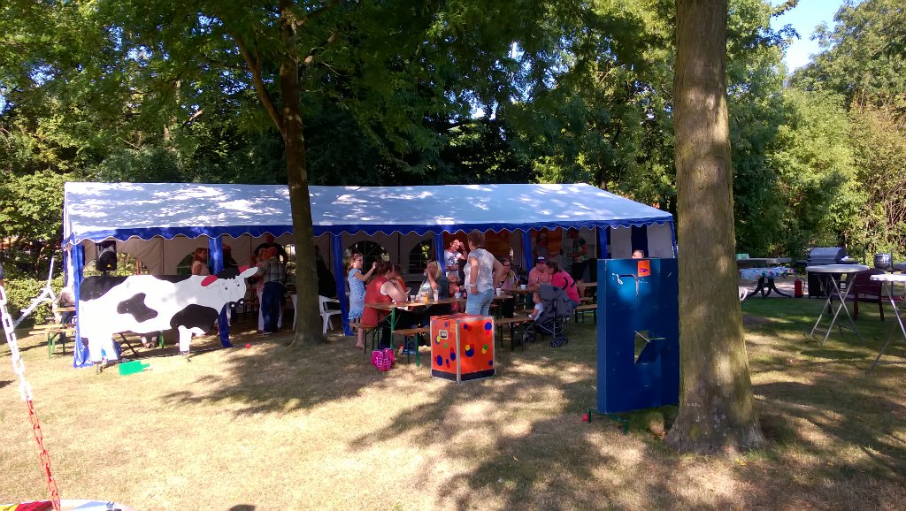 Chrisintermaris's tweet photo. Buurt vereniging #vijfmaster viert vandaag ook #burendag
Wat een gezelligheid 😎
#Purmerend
#Wheermolen https://t.co/ypysNfZnkm