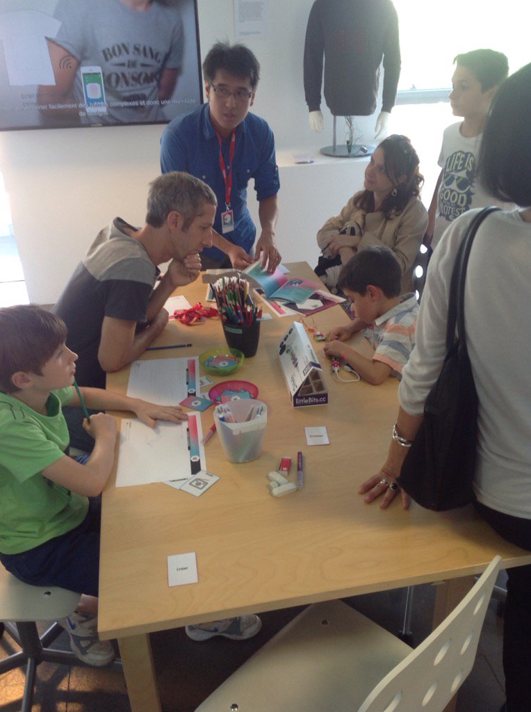 lecubegarges's tweet photo. Prototyper des objets du futur #FIRST2016 @FondationTlcom #HappyCubeDay https://t.co/Y4aJ5OIF7h