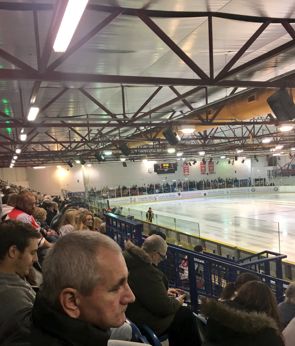 888Lew's tweet image. Everybody sit down if you think Basingstoke Ice Rink is pathetic...😒 @PlanetIceUK @BisonHockey