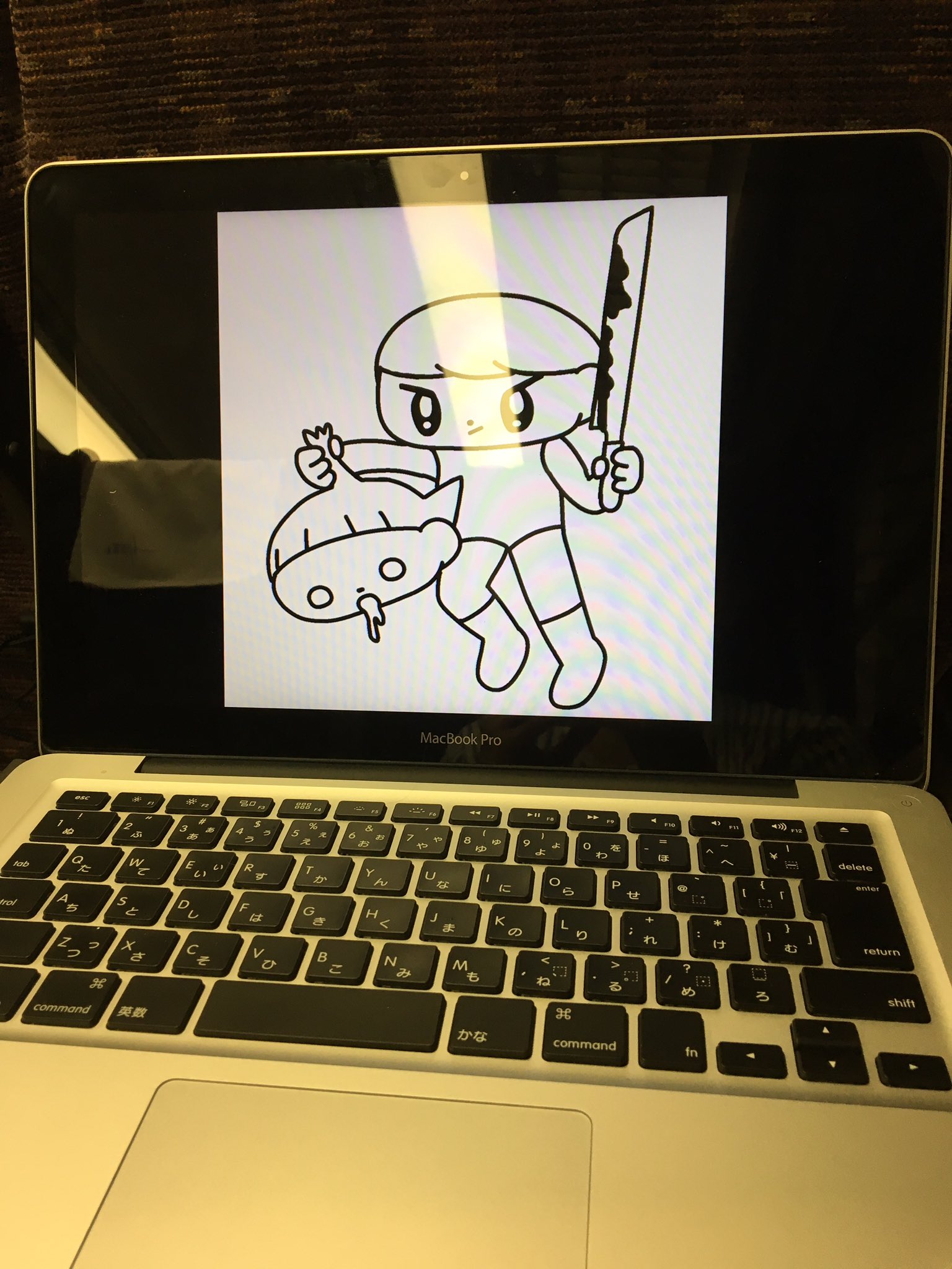 モニョチタポミチ 憧れの電車でパソコンを開くやつやりました こちらのびっくりイラストは三原亮介さん制作のゲームアプリ Gesuidoで使っていただくイラストです なまくび T Co Imnzvy4o8q Twitter