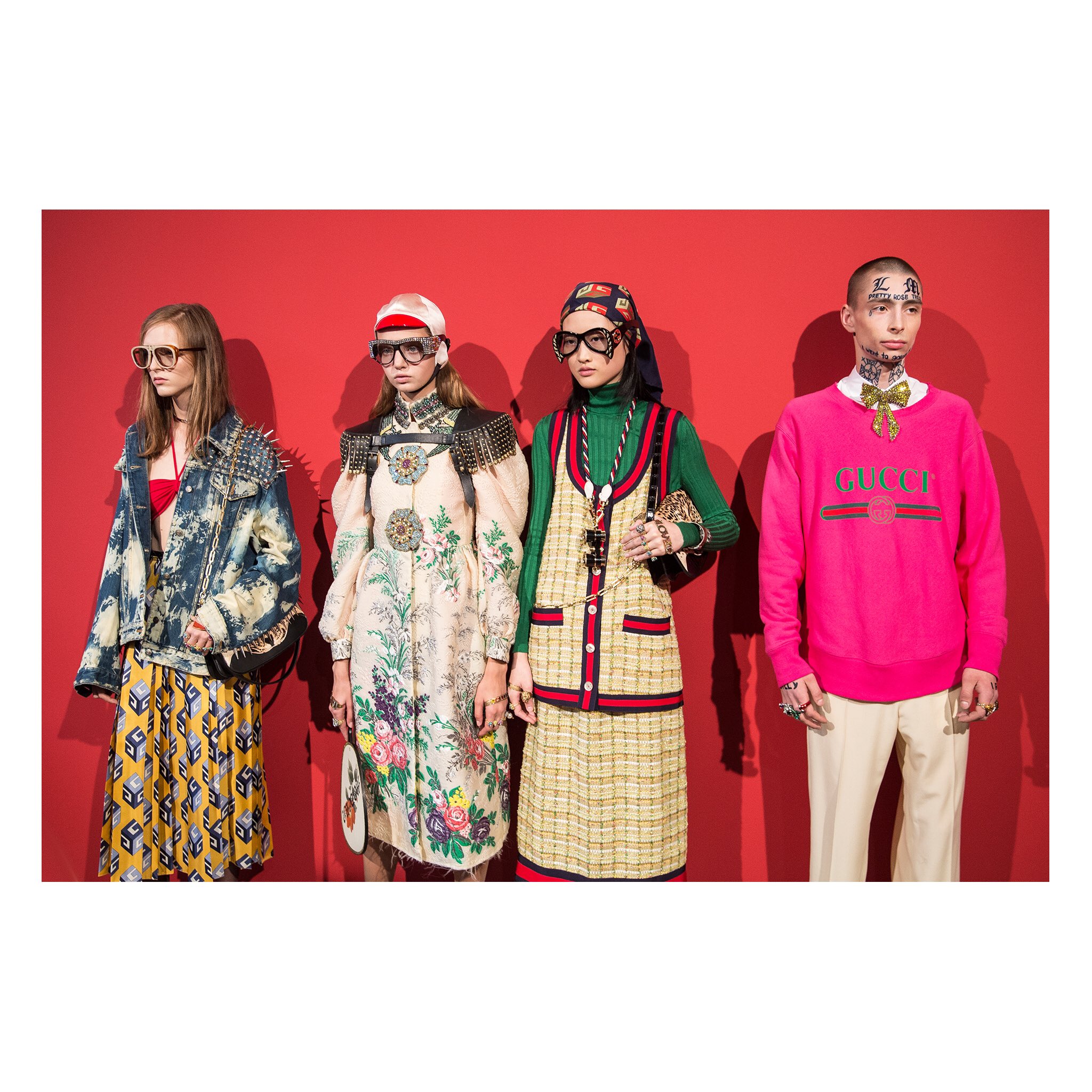 Tien jaar landinwaarts Indringing gucci on Twitter: "Eclectic characters of the women's #GucciSS17 fashion  show by #AlessandroMichele. https://t.co/tHayrJj3Gv" / Twitter