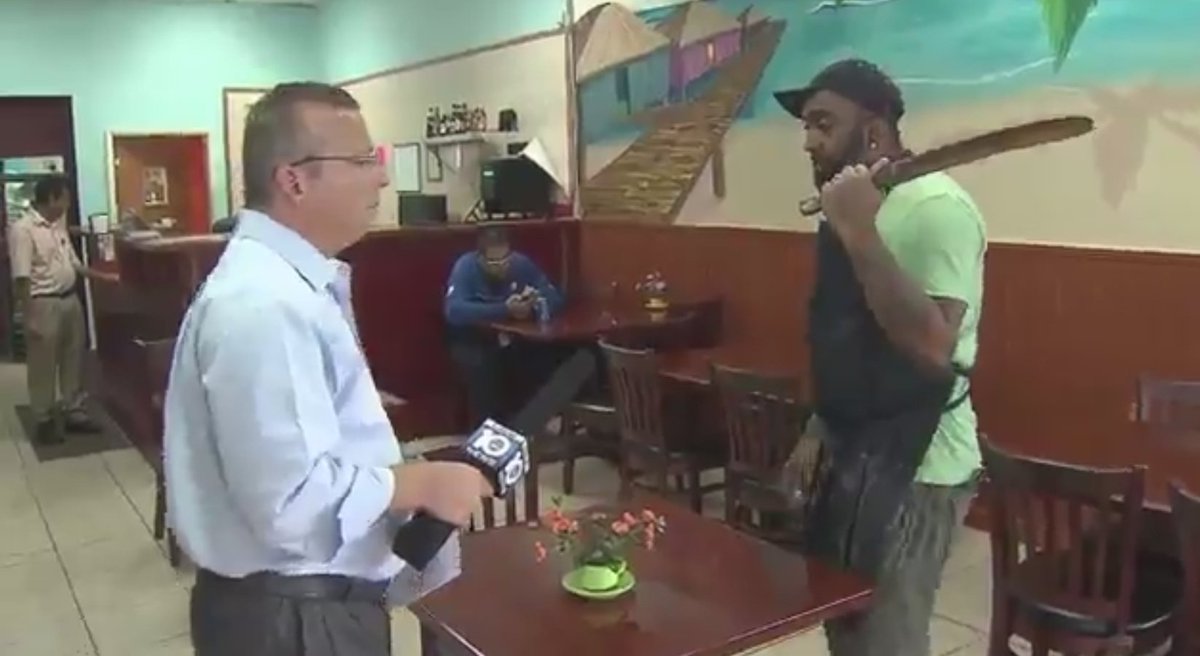 #DIRTYDINING A brave @jweinsier continues asking questions to restaurant owner with machete bit.ly/2cQbC63?utm_me… https://t.co/g0J68JGJnO