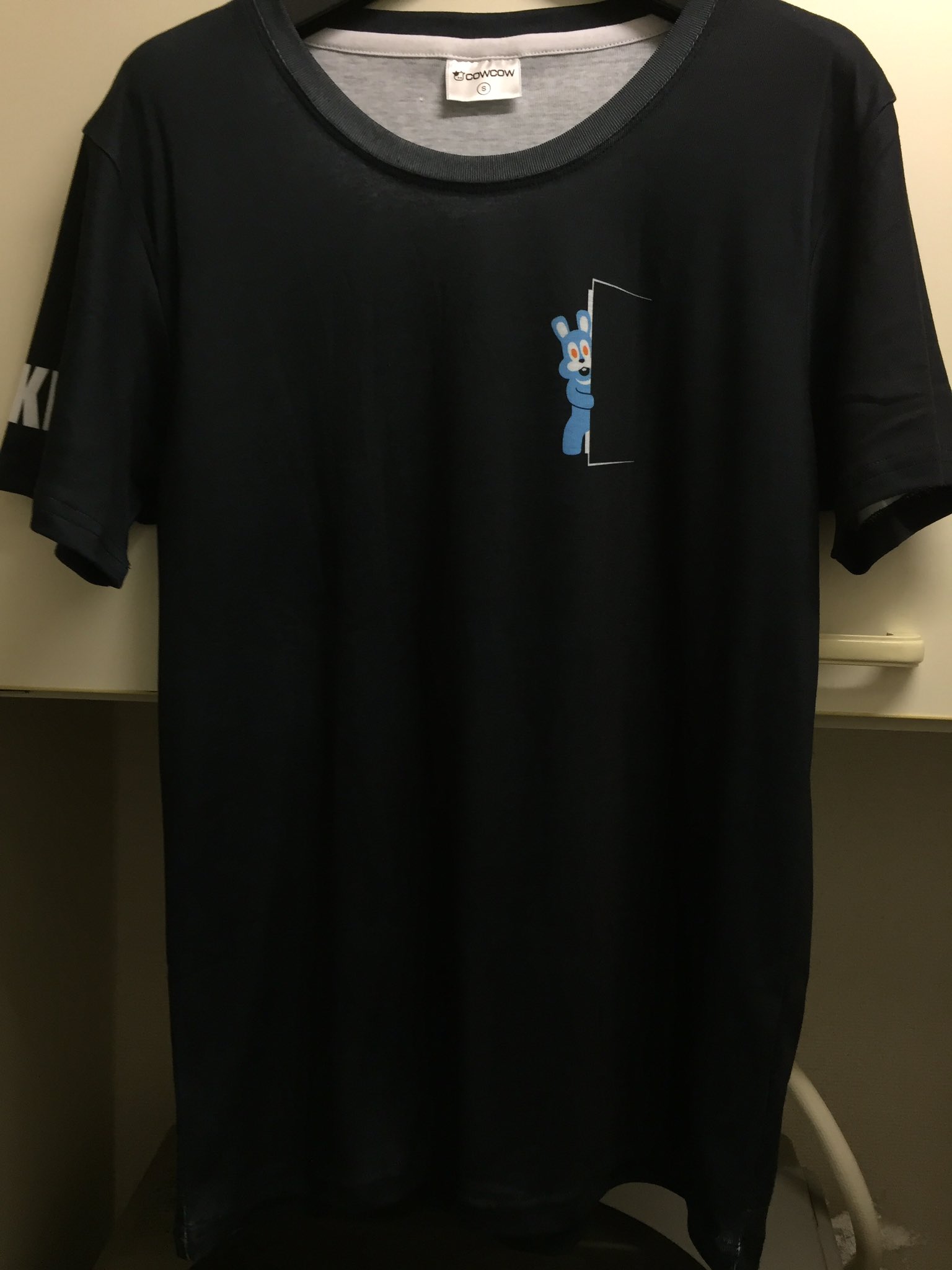 イドン ふぁっ熊tシャツようやく届いたから早速試着した 残念なのはトリミングミスで裏面の下に白いラインが入ってしまった事 T Co Euai0aicdq Twitter イドン ふぁっ熊tシャツようやく届いたから早速試着した 残念なのはトリミングミスで裏面の下に白いラインが入ってしまった事 T Co Euai0aicdq Twitter