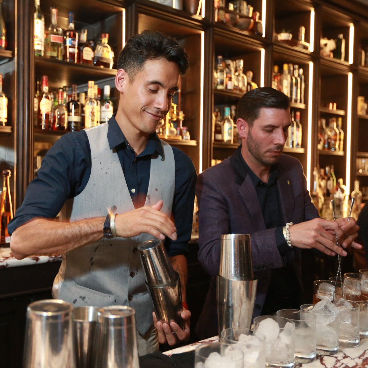 Fifty Mils (@fiftymils) on Twitter photo Los conocimientos se comparten y trascienden como lo hizo el #bar No. 30 del mundo: <a href="/talesandspirits/">Tales & Spirits</a> de #Amsterdam. Los conocimientos se comparten y trascienden como lo hizo el #bar No. 30 del mundo: <a href="/talesandspirits/">Tales & Spirits</a> de #Amsterdam.