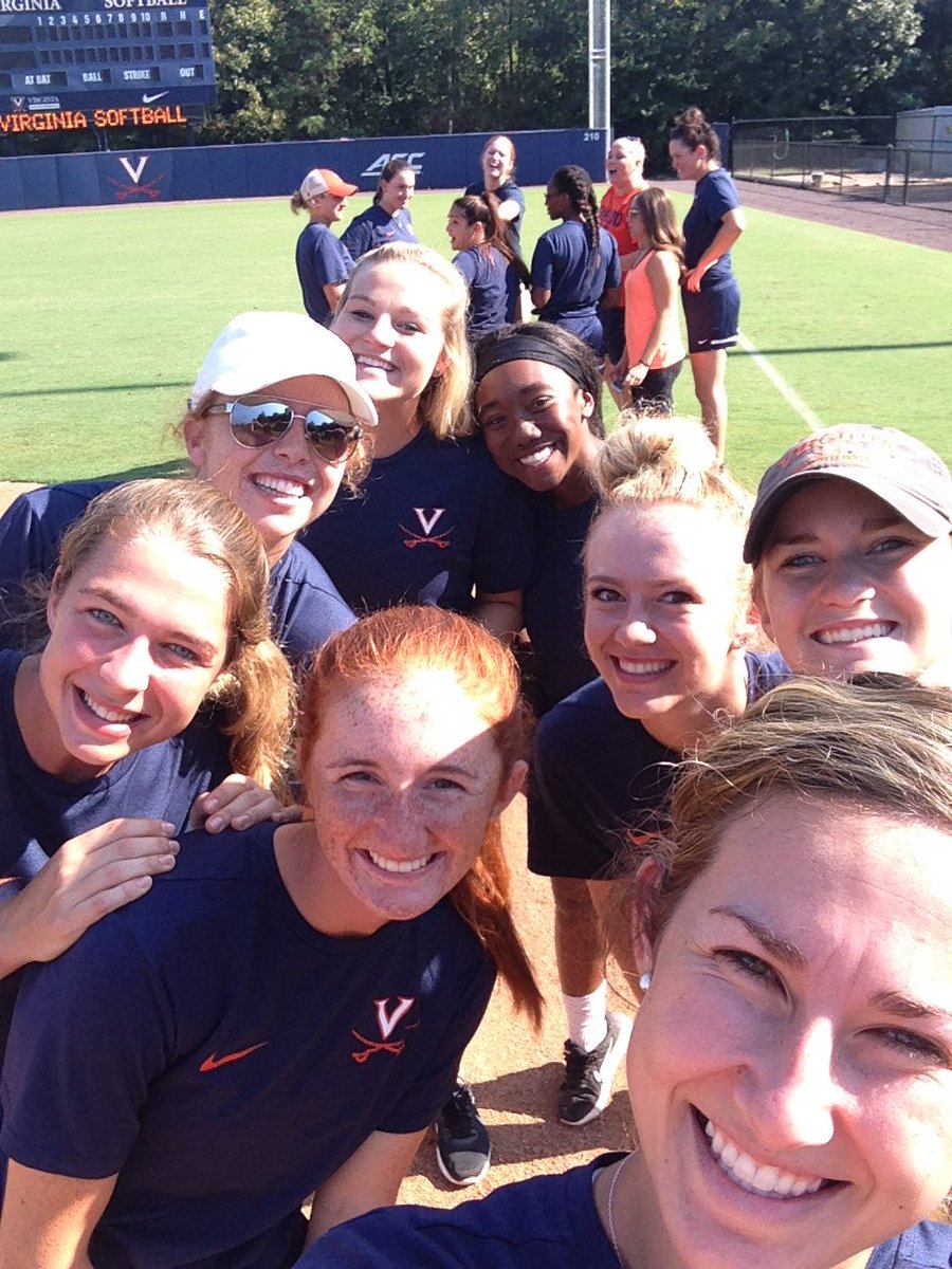 UVASB3's tweet photo. #HoosSmilingNow #AlumMeet&amp;Greet @MLabshere @ginger_carrot @McKallMiller @TiaMitchellGA @UVASOFTBALL https://t.co/IPxdxQMOUY