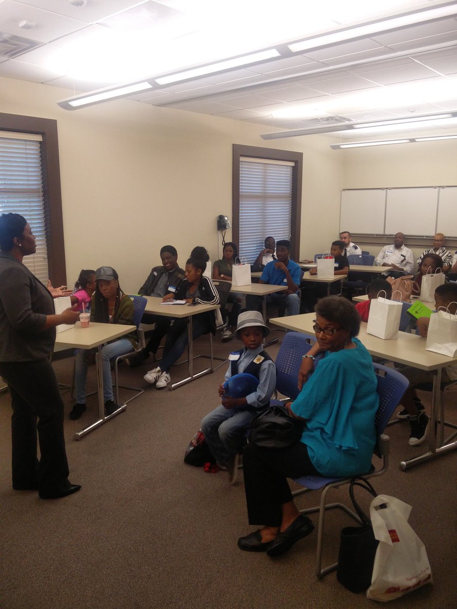 IAmDoctorGee's tweet photo. Radio Host #TaneshaGibbs Transforming our leaders.  #Branding #Entrepreneurship #TransformationLead @TEAM360BASEBALL https://t.co/7uu69TqpEp