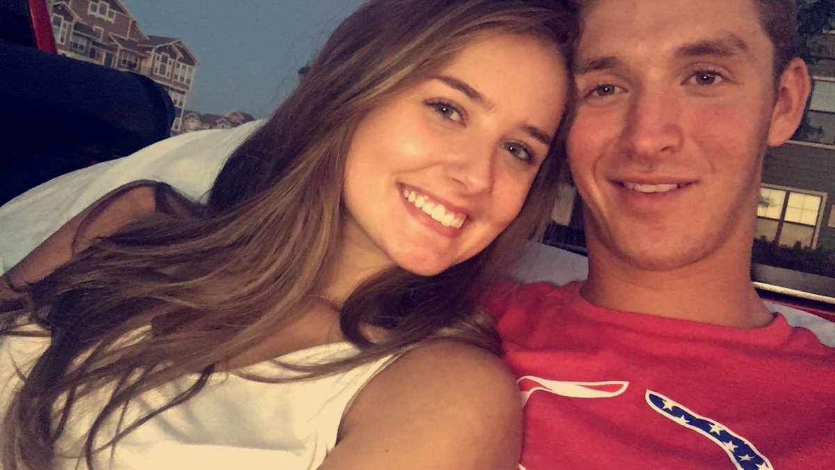 Edith_Earnshaw's tweet photo. 5 months with this giraffe and I couldn't be happier❤️ See you in 2 weeks😘 https://t.co/sJi5jW2zKl