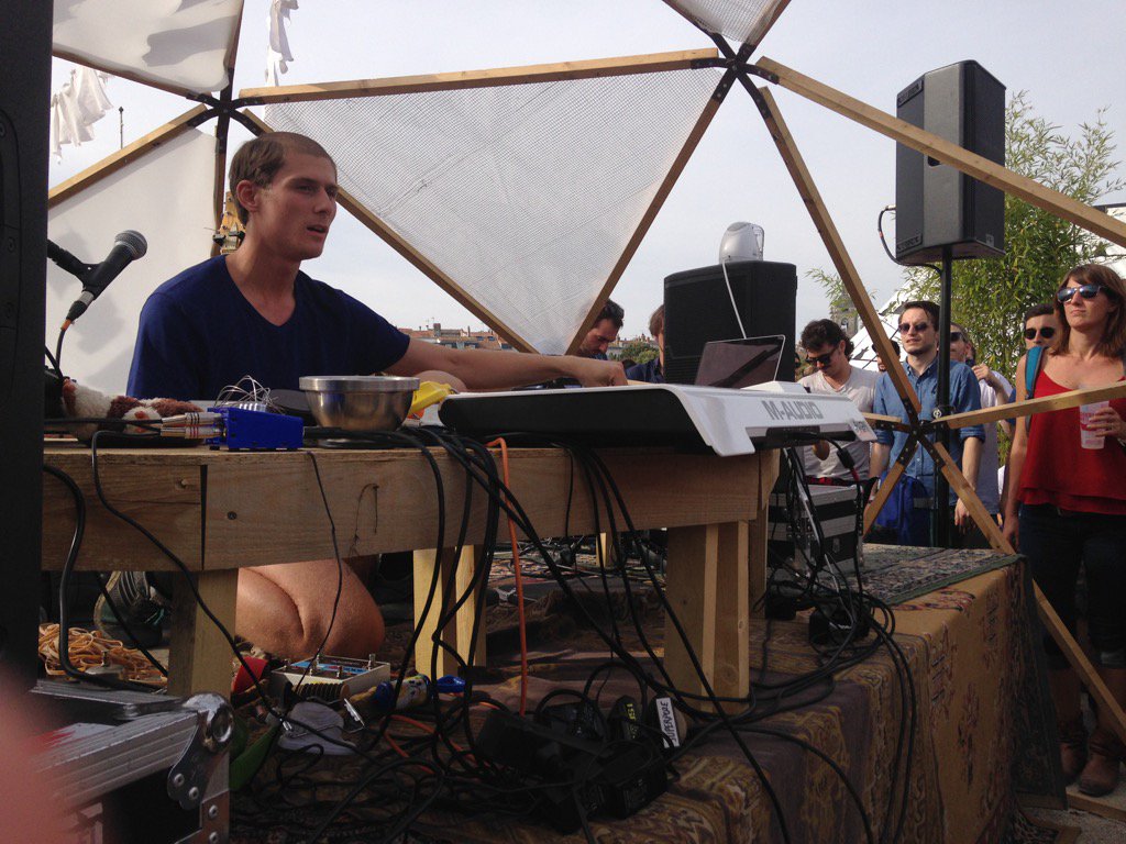 LaRochelleNews's tweet photo. #RBF2016 #Jacques au roscella bay festival !!! #LaRochelle @RoscellaBay https://t.co/DK9XuNcNDG