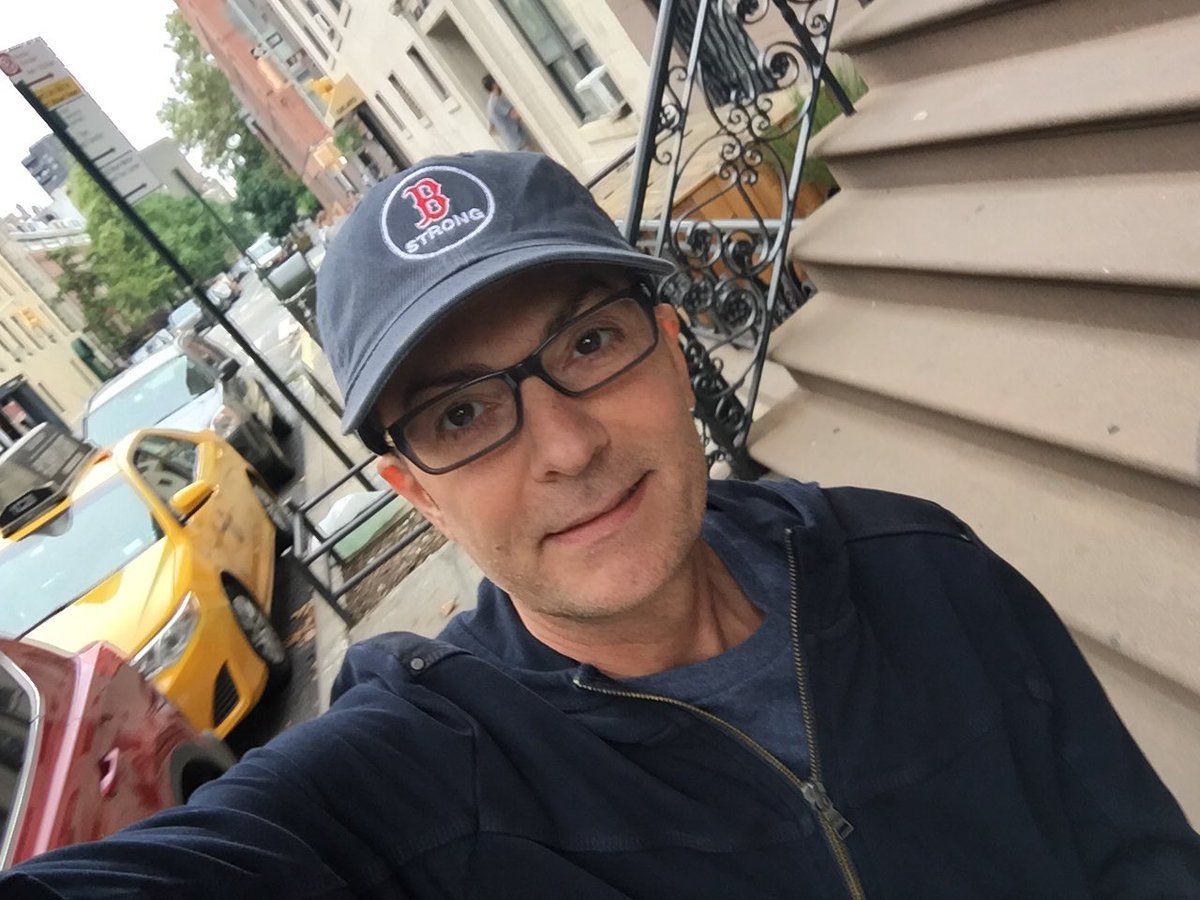 DAY OFF! No pics or autographs today! #whyIdontwearhats #incognito <a href="/syttd/">Say Yes to the Dress</a> <a href="/TLC/">TLC Network</a> <a href="/TLCnl/">TLC Nederland</a>