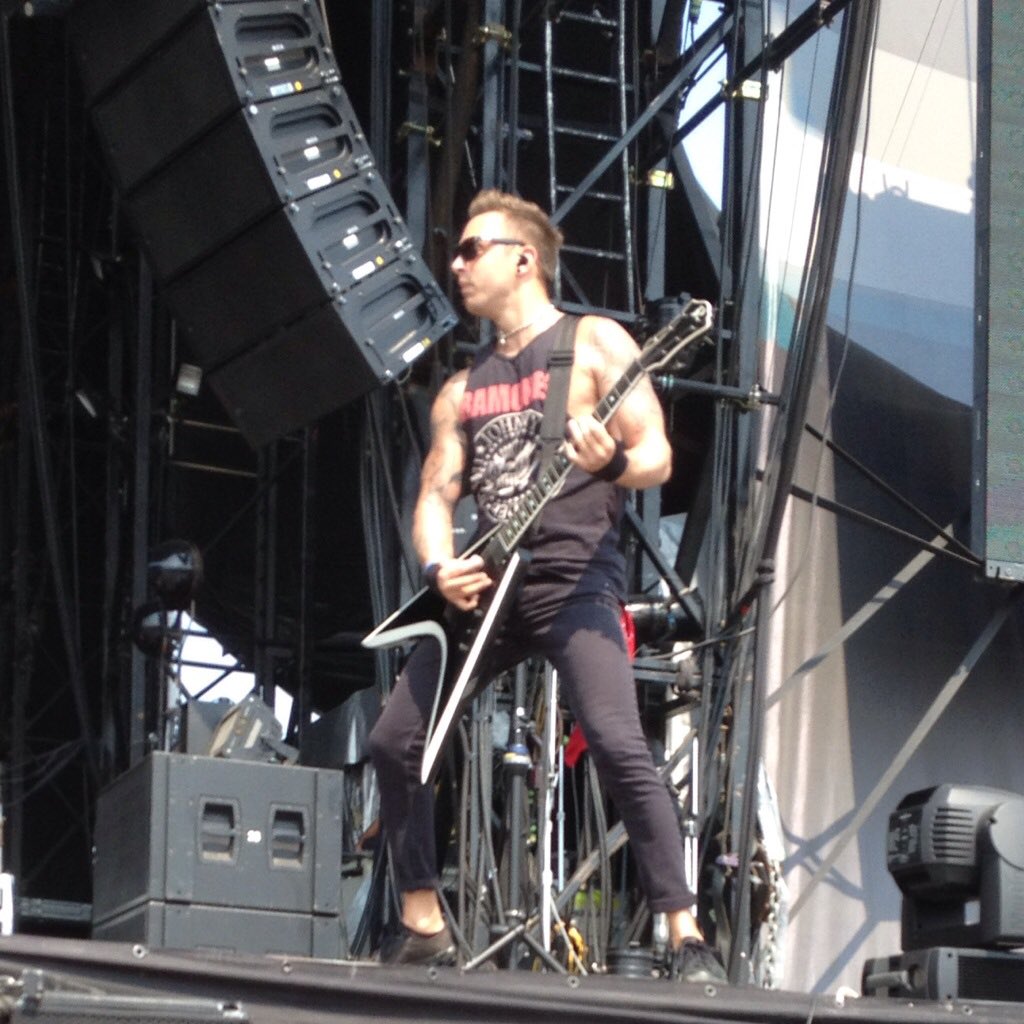 BfmvFix's tweet photo. My favorite shots!! #BFMV
#Ozzfest2015 #Outburn2016 
#SummerSonic2013 https://t.co/s2AnSsjUE3