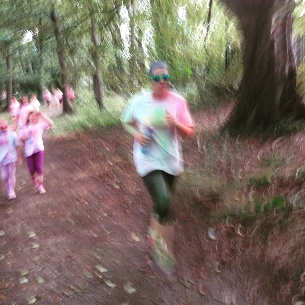 Danielle83_'s tweet photo. Fabulous day at #hullcolourrun #dovehousehospice #5k https://t.co/U3WLaaq24l