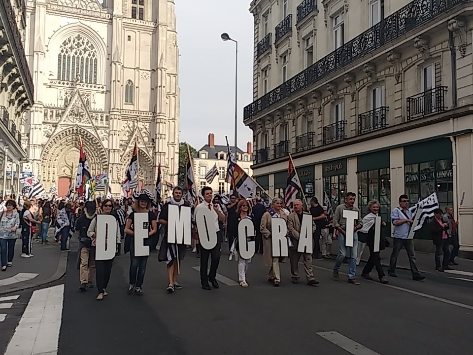 #BreizhManif 22+29+35+44+56=#BZH
