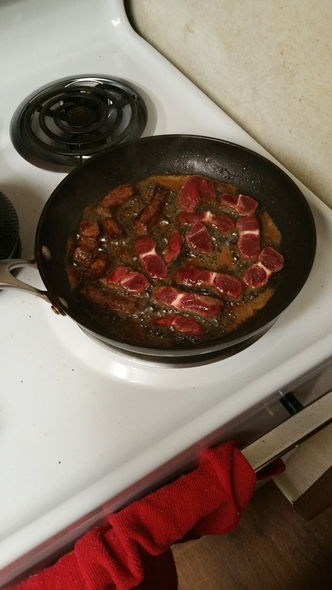 A11ectis's tweet image. Bacon steak guac jalapeno tomato naan bread thing. Thanks Stormheim chat #Warcraft