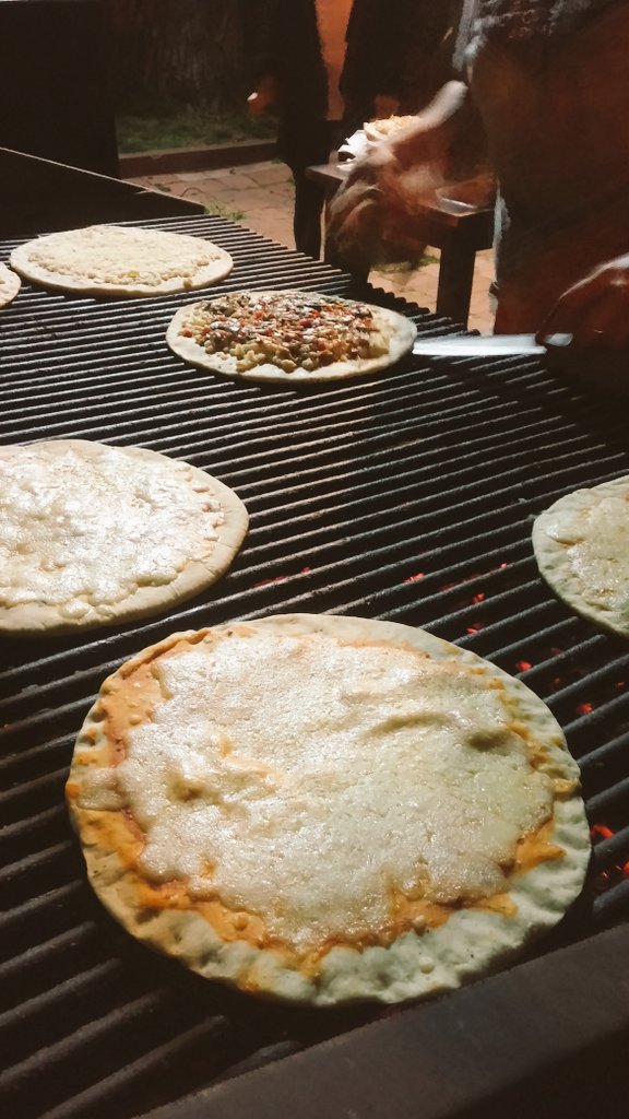 DonCatering's tweet photo. Ayer estuvimos trabajando a full en el evento de Hockey del @infodelCASI. Más de 400 #pizzas y #bruschettas servidas 😎 https://t.co/VrEvotyEiz