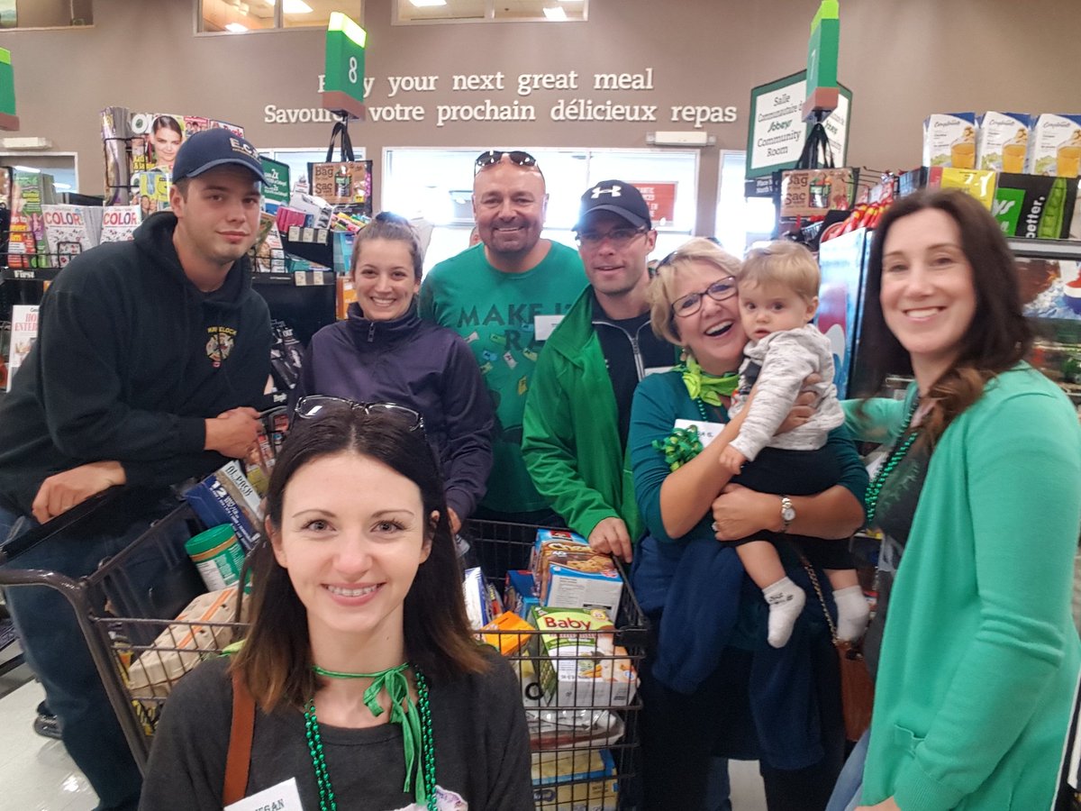 MCopp12's tweet photo. Wanda in her glory LOL This beautiful family certainly had their cart full so we thought we would help out 😊 #OMISTAfied @OmistaCU https://t.co/lUEYVi98VL