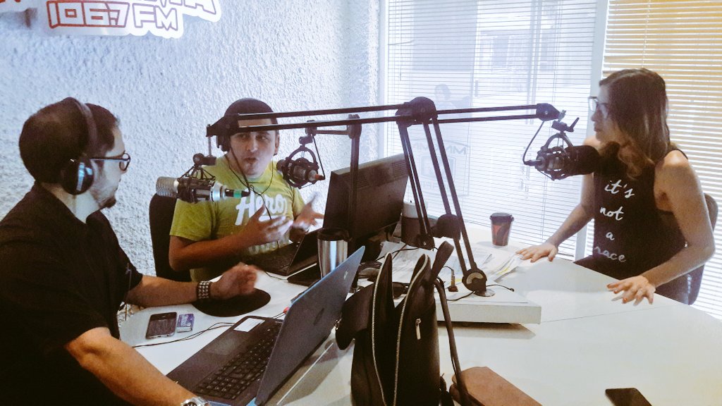 soymariabelenmb's tweet photo. Platicando con los amigos del programa #maximavelocidad por @dkdeoccidente un gusto acompañarlos chicos @MarioEsGu @macortezp https://t.co/2IxQq2ihK6