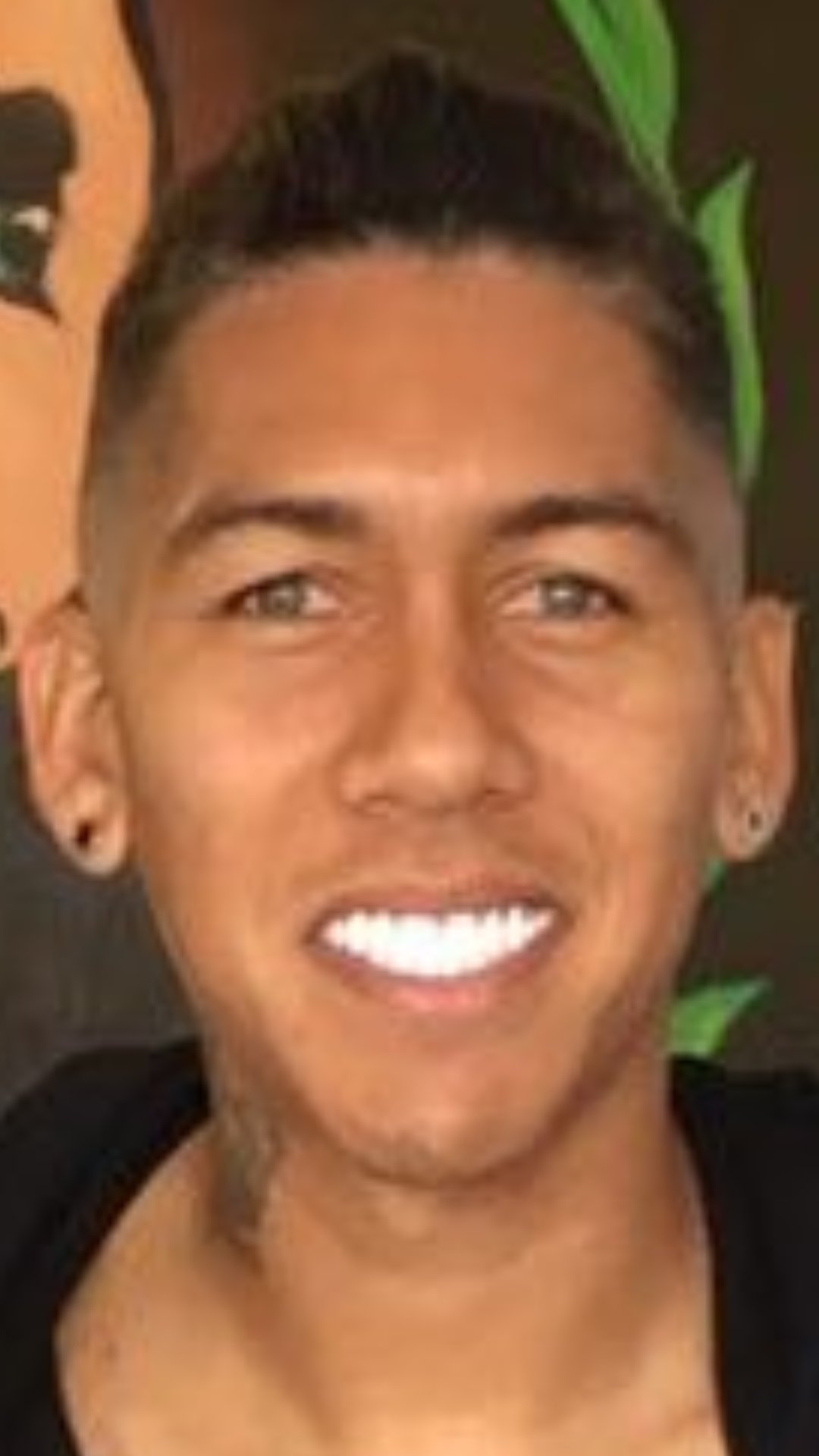 MMM on Twitter: "When life gives you new teeth #firmino…