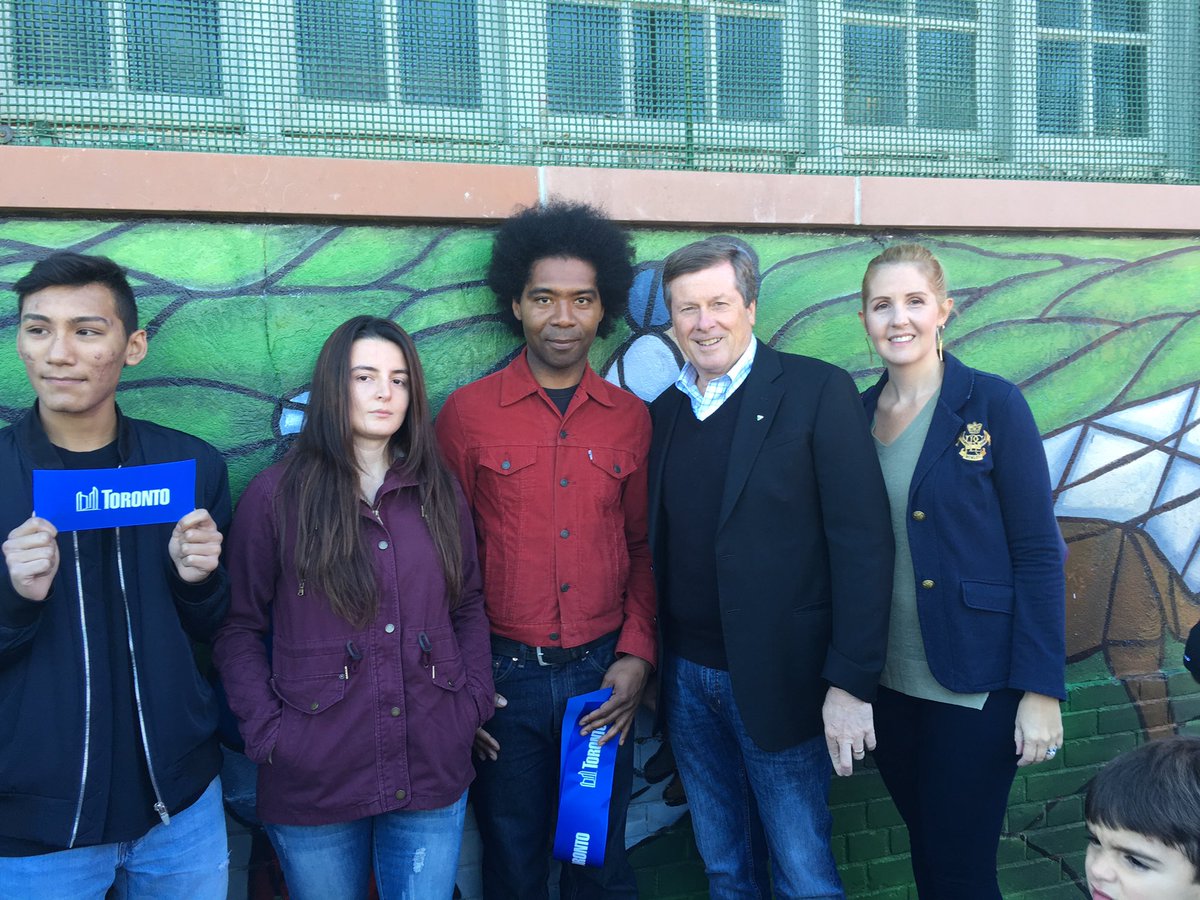 @TO_Transport <a href="/StART_Toronto/">StreetARToronto</a> mural Eglinton Park by Jim Bravo, Lula Lamaj, &amp; <a href="/mcluhancss/">Marshall McLuhan CSS</a> students. Thx. <a href="/NT_SoccerClub/">North Toronto Nitros Soccer</a> <a href="/Artbarn_School/">Artbarn School</a>