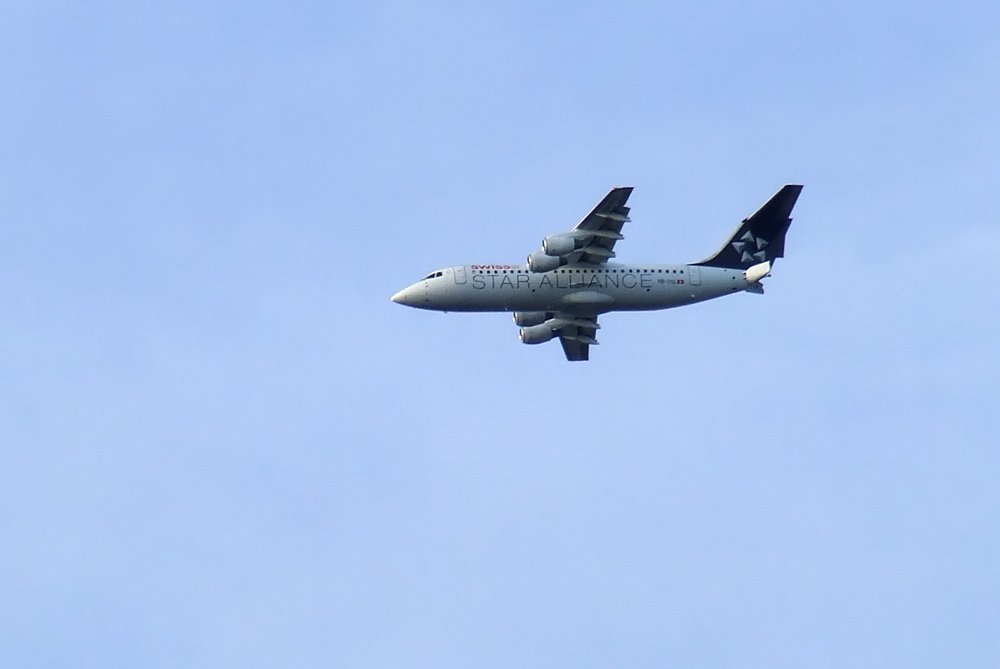 A3803's tweet photo. Lange wird es die hier auch nicht mehr geben. #Jumbolino #ZRHTXL #LX970 #Swiss #StarAlliance #ARJ100 #HBIYU https://t.co/Cbb0Uom378