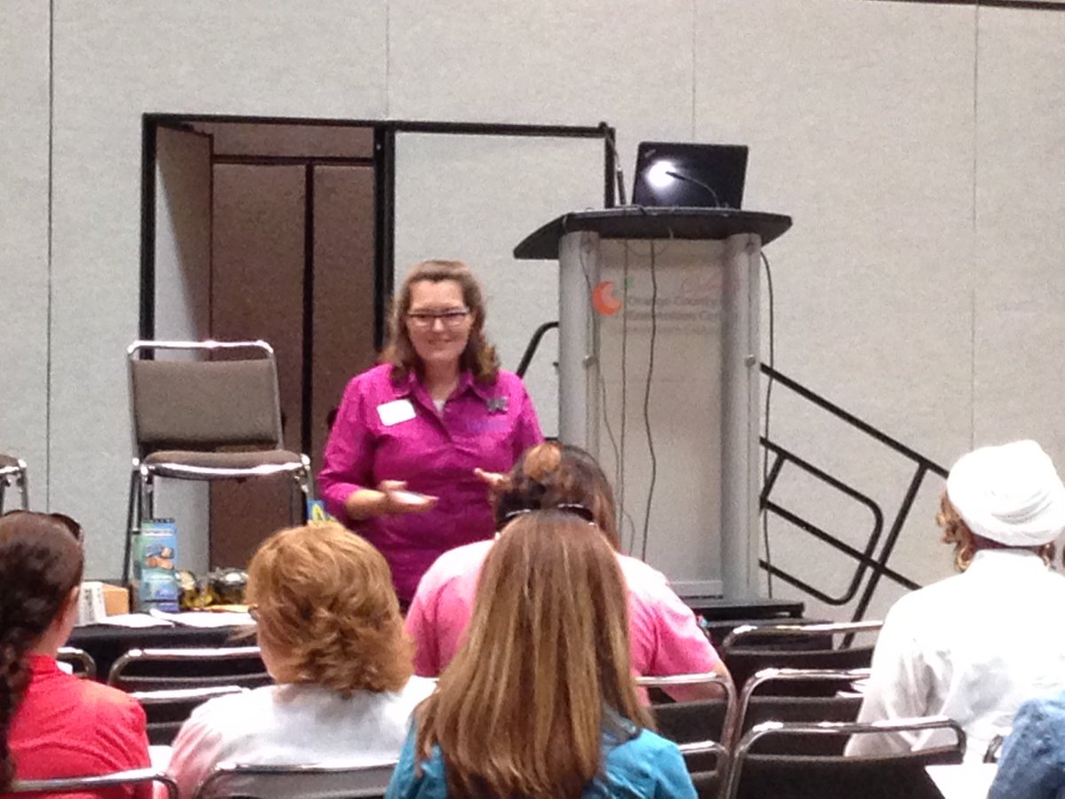 PMU_News's tweet photo. @UF_IFAS' RebeccaBaldwin doing awesome teacher in-service on bed bugs during #STEMBugs @ICE2016_Orlando #UFBugs @rebbaldwin https://t.co/HlrxCEQwJ8