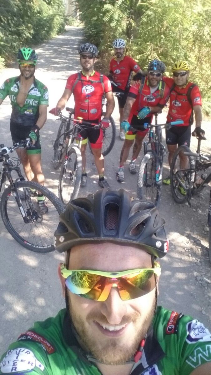 Salida matinal de <a href="/GameOverMtb/">GameOverMtb</a> con unos amigos del club mtbYeikos, por los senderos de Ciempozuelos. Habrá que repetir. #mtb #btt