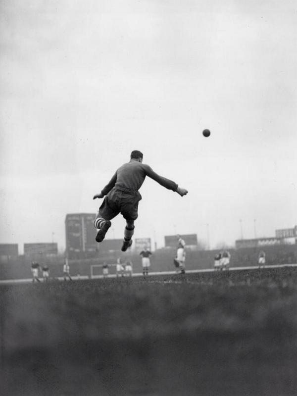 FOTOS HISTORICAS O CHULAS  DE FUTBOL - Página 15 CtIZN6NXEAAJ3yj