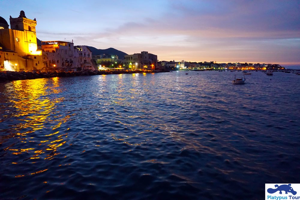 #Ischia #bynight is always beautiful, do you agree? #platypustour #italylandscape