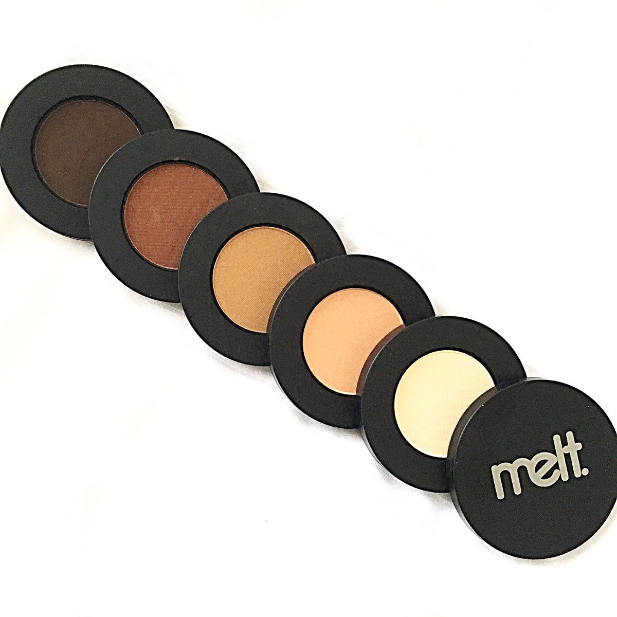 leonaslooks's tweet photo. Trying the @meltcosmetics #ruststack today👌🏻😍 #BloggingGals 
#bbloggers #lbloggers #fbloggers #irishblogger @FemaleBloggerRT https://t.co/2DAgM6hXsU
