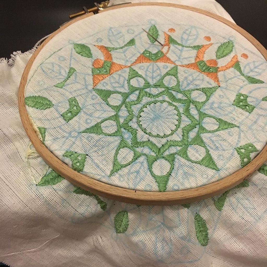 ArtistStrong's tweet photo. As per Trish's vote orange is next #wepioneer #wip #textileart #artiststrong https://t.co/tQPjQr2PGh https://t.co/R7fFMetSOI