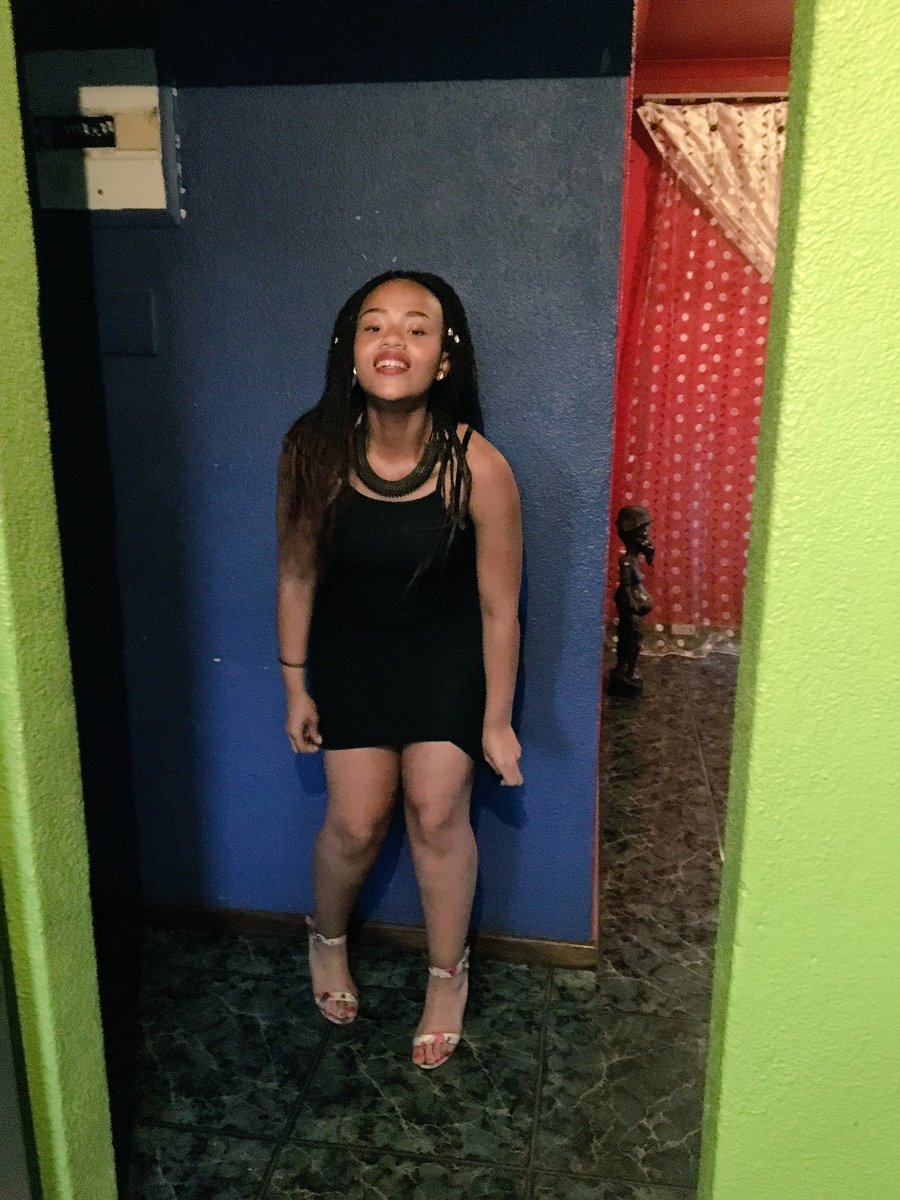 Dus_Tee_'s tweet photo. "Mom waaaait... Ok I'm ready " #DinnerThings❤️ https://t.co/RHC2zpbDkx