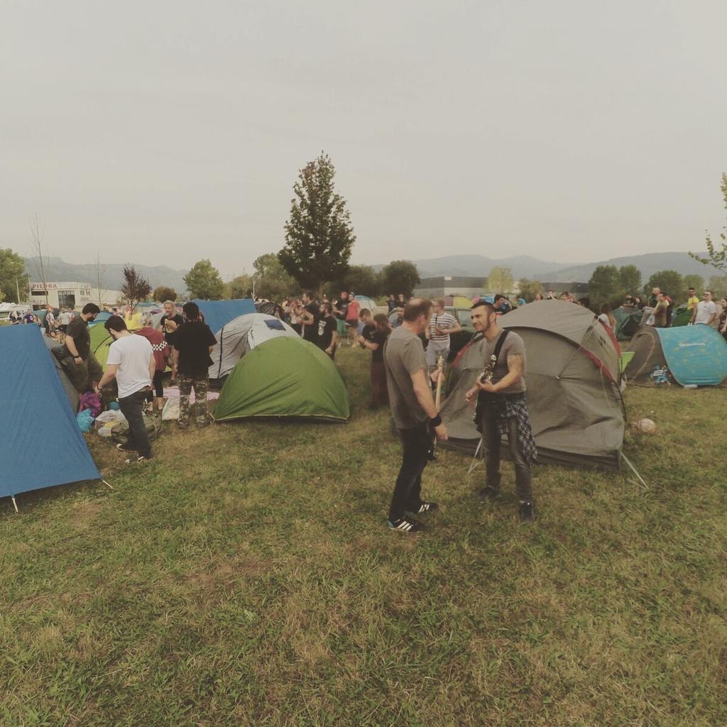 lendakaris's tweet photo. Prueba de sonido y visita al camping en el Rebujas, Cantabria. Hoy a las 22:30!! https://t.co/dH9hwo0KLo