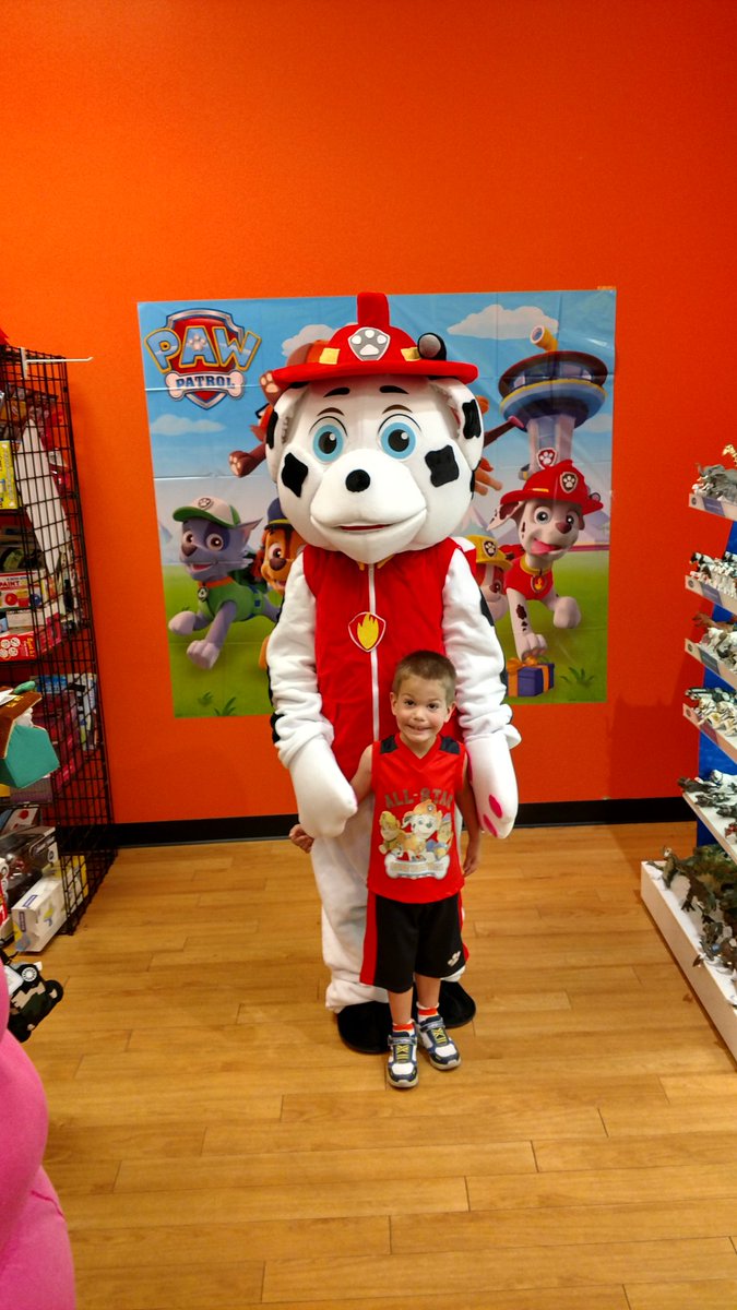slimmike80's tweet photo. #pawpatrol  #meetingMarshall #happypup https://t.co/H1XBBvUvp7