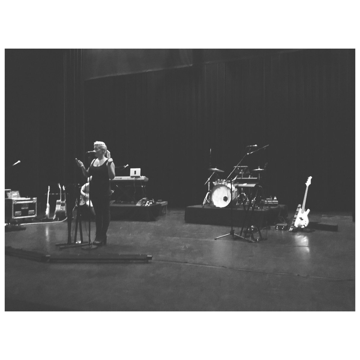 Yesterday was 😍😍😍
😚 @stadstheaterdebond #tourlife #bonvoyage #soundcheck