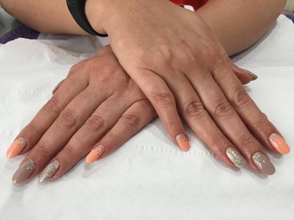 Renew_Beauty's tweet photo. Acrylic Nail Extensions with Gold Glitter #nails #nailart #nailextensions #glitter #goldglitter #naildesigns #nailf… https://t.co/s6EswdVQLd