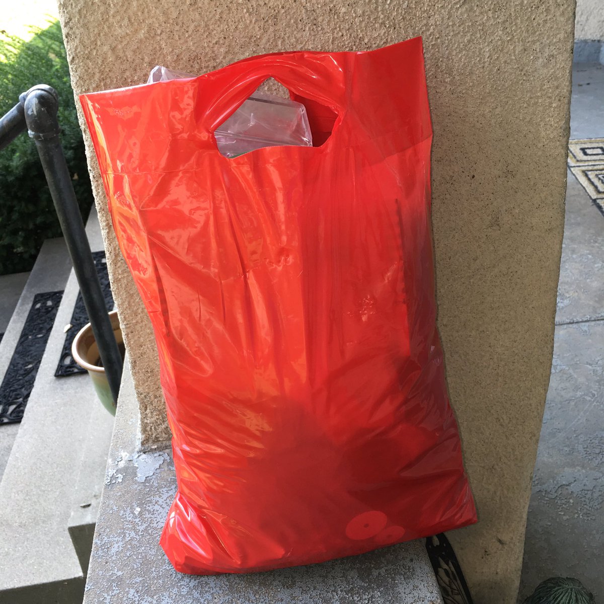 kingspaced's tweet image. Today is last day for @GoodGarbageSDF! I filled 3 of these bags for $15, but tons of stuff still there - Go!