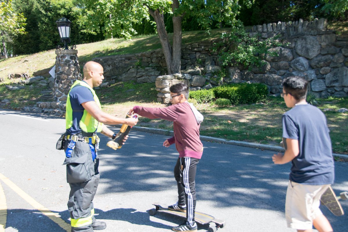NewRochelleFire's tweet image. No car? No problem! Skateboards welcome to &quot;Fill the Boot&quot; w. donations for #MuscularDystrophy #NewRochelle @MDAnews @IAFFNewsDesk @NYSPFFA
