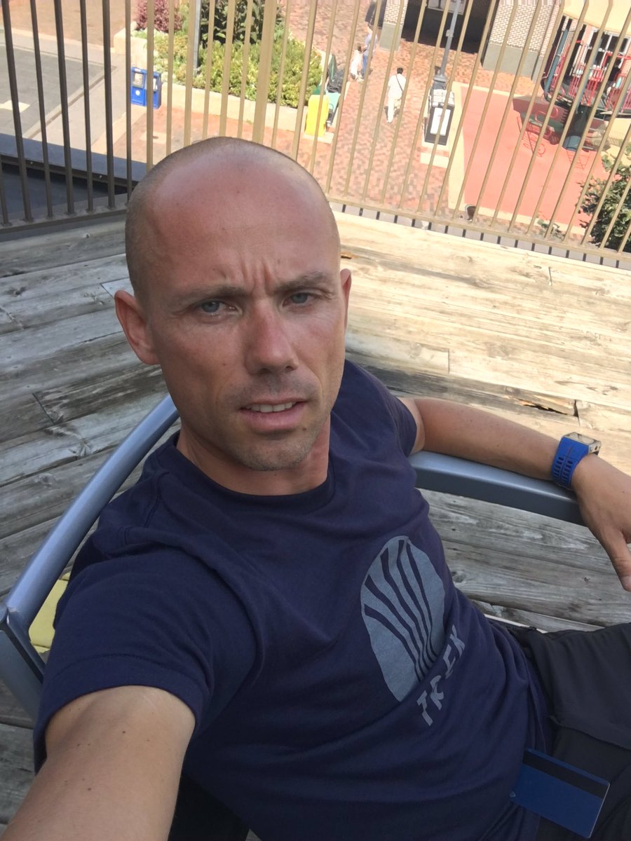 sven_nys's tweet photo. Nog snel even een terrasje gevonden in Iowa City #genieten https://t.co/f0uG4KWheS