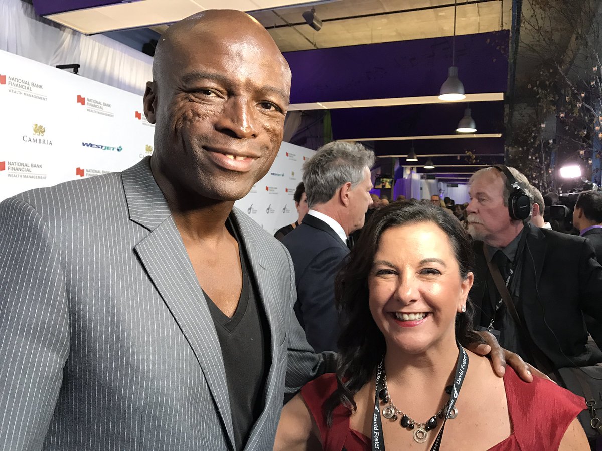 The stars just keep on coming. And @MichelleBailey1 managed to grab a photo with Seal! DFFGala