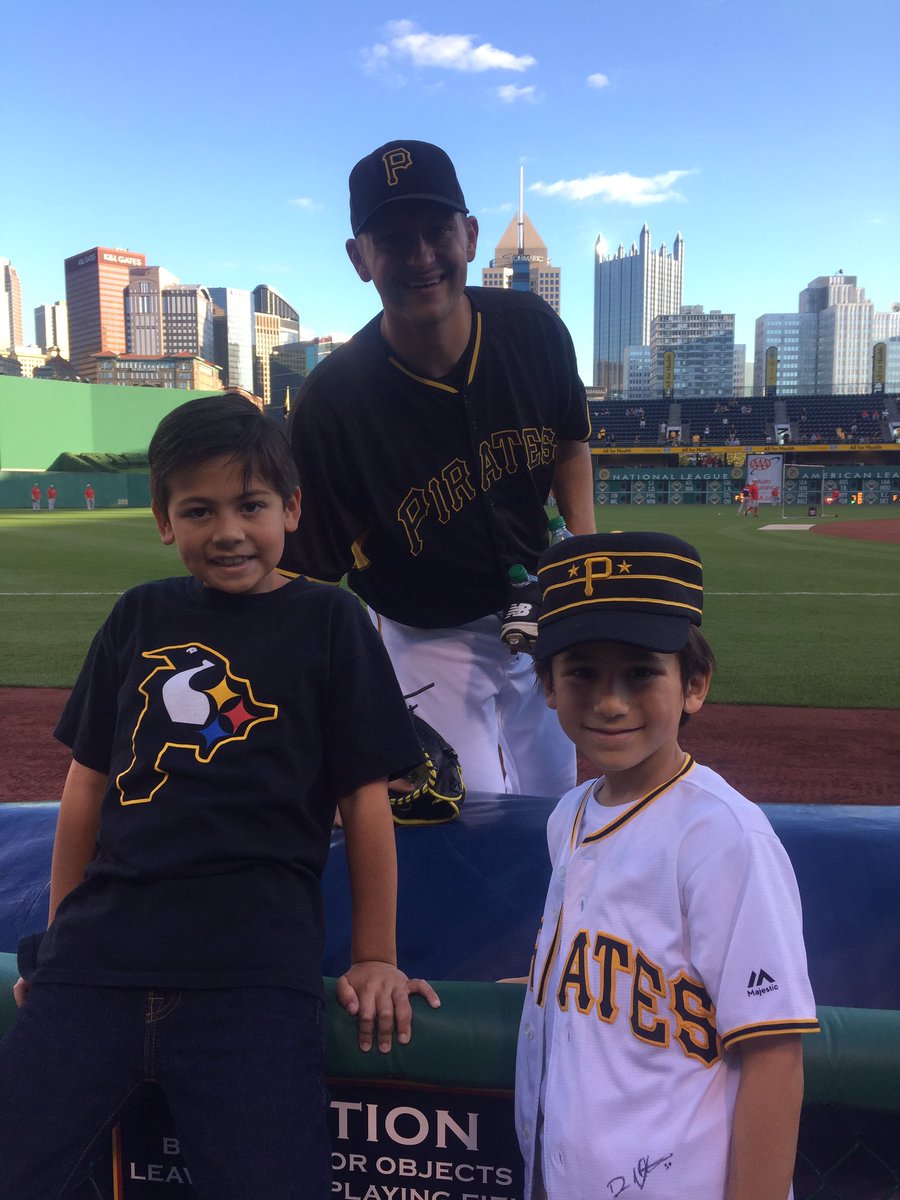 StephAlviani's tweet photo. Thanks @locatejared !!#letsgobucs #buctober https://t.co/dWfY0m200k