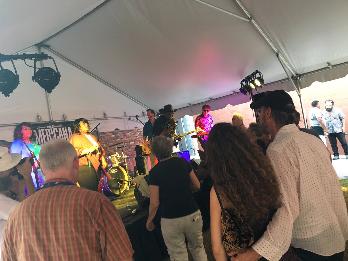 musicexportMEM's tweet photo. Rev got em to come in close! #MEMatAMA https://t.co/bZse7emJtn