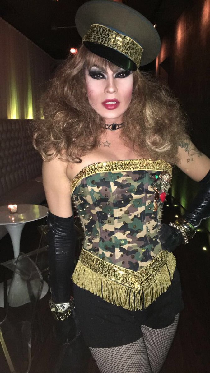 minibarchi's tweet photo. @DebbieFox_ served us some military Realness last night! #upshow #minibarchicago #rpdr https://t.co/j4S9Qc7CAr