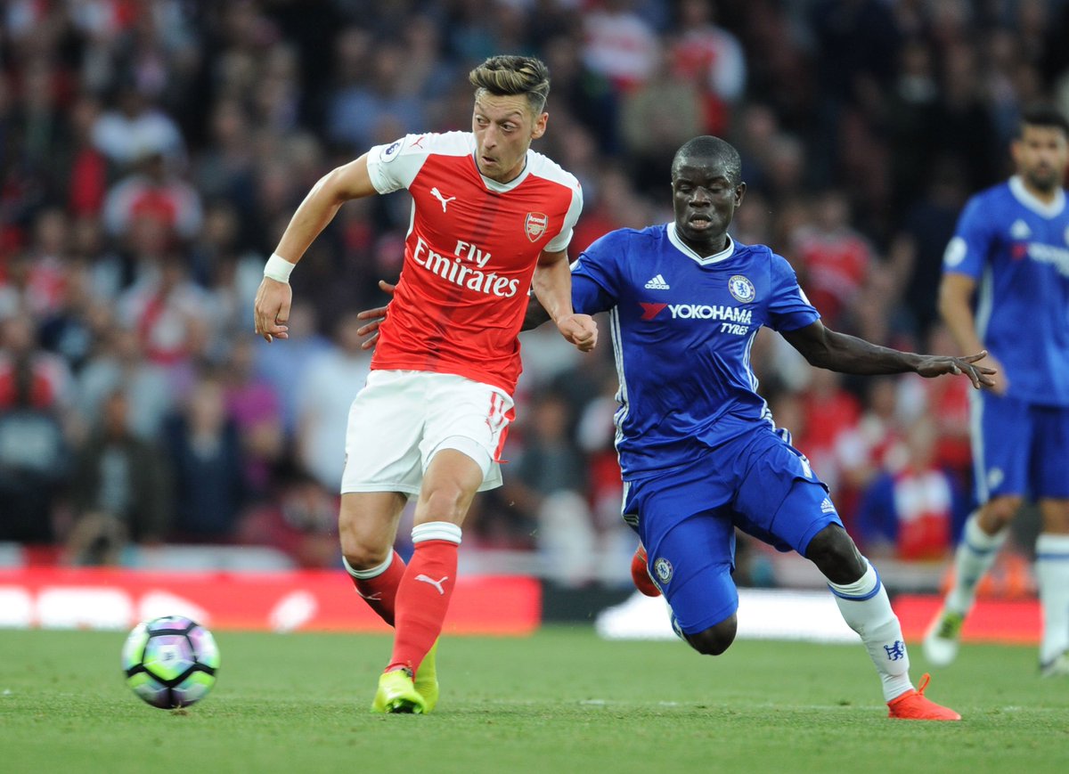🎥  You should take a look at this @MesutOzil1088 pass… because he didn’t need to! #AFCvCFC arsn.al/T1ofLa