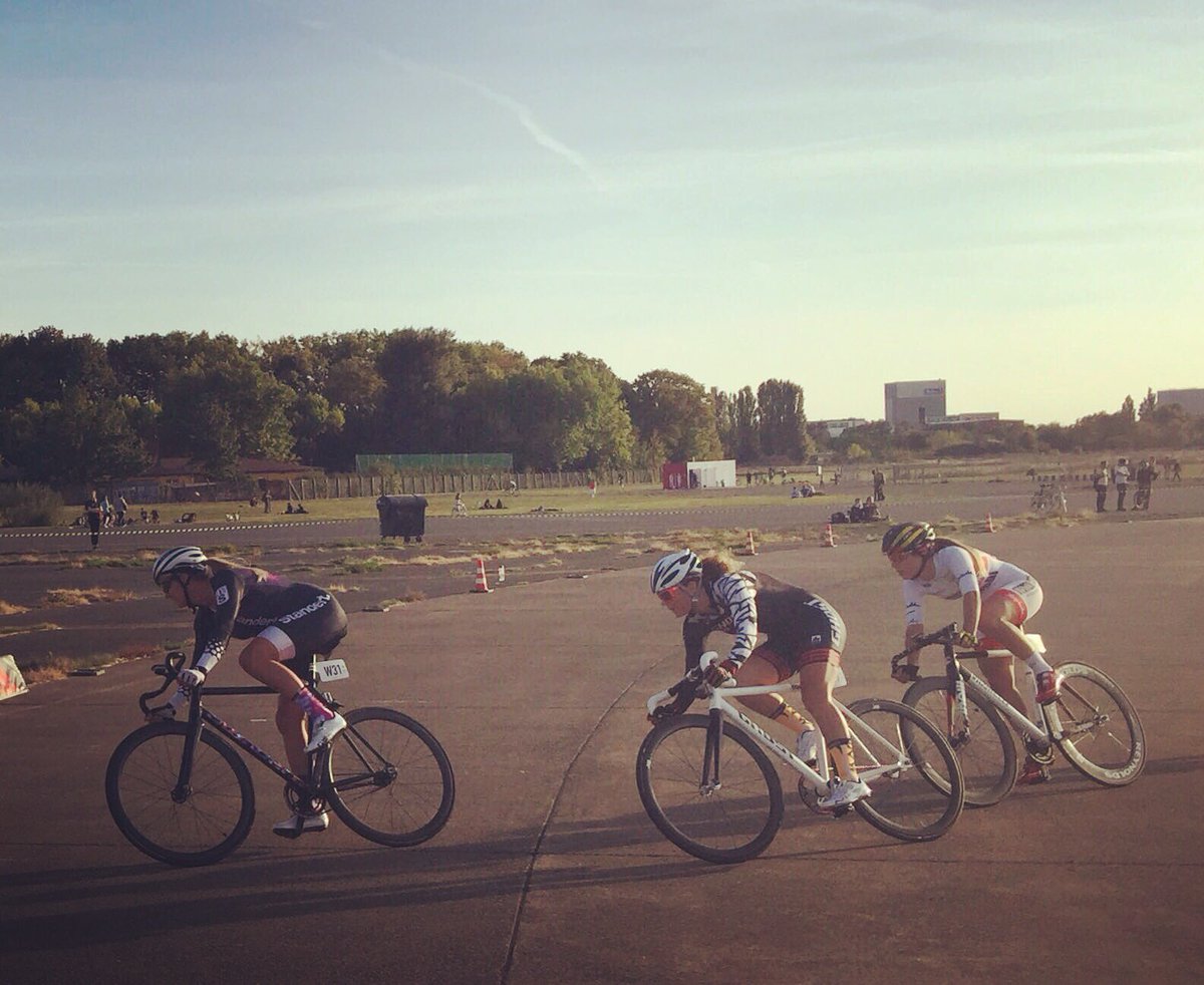 MtbAnne's tweet photo. Wonderful time today racing a fixie during the #8barcrit in Berlin✌🏻️😊 https://t.co/O4Z96aTr67