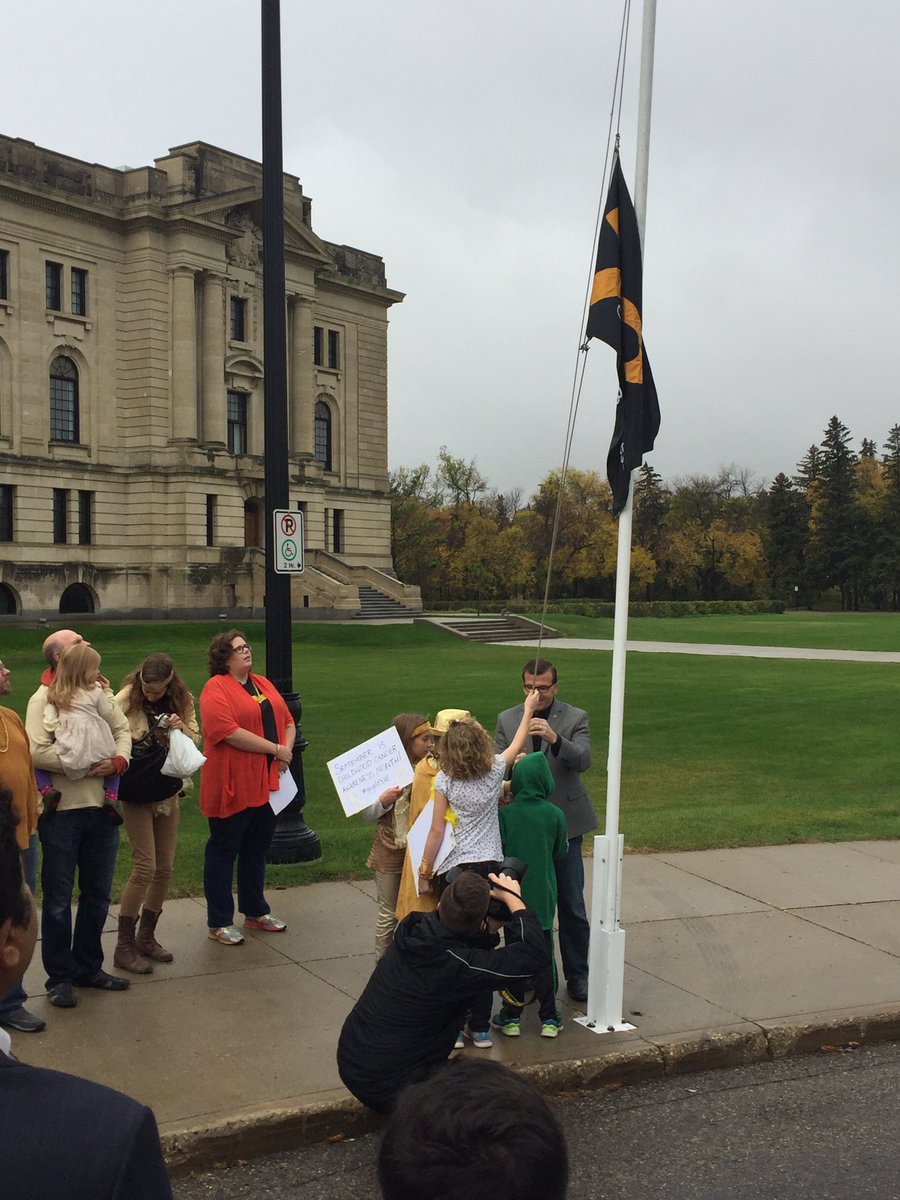 DonnaLynThor's tweet photo. Childhood Cancer Awareness flag raising at the Leg. #gogoldyxe #childhoodcancerawareness https://t.co/5GjTvZnj3F